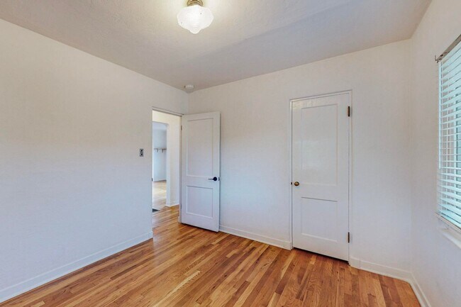 Building Photo - 1314SF Ridgecrest Brick 2 Bedroom  1 Bath ...