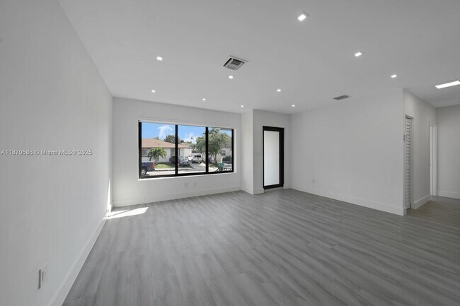 Building Photo - 1103 SW 12th St