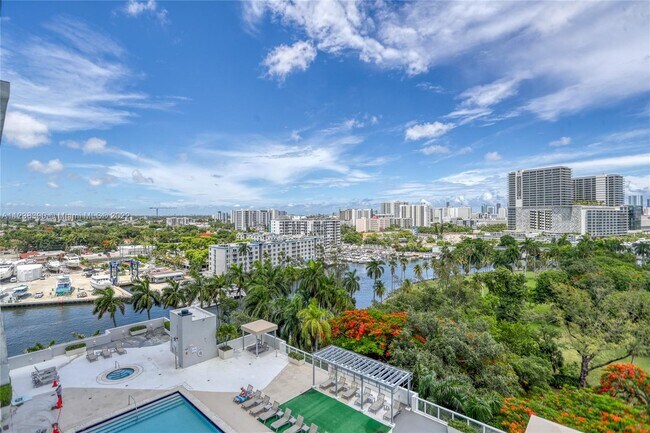 Building Photo - 1861 NW South River Dr