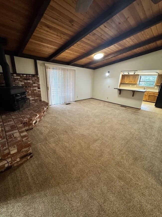 Building Photo - $1000 Move In Special! Available for Move In!