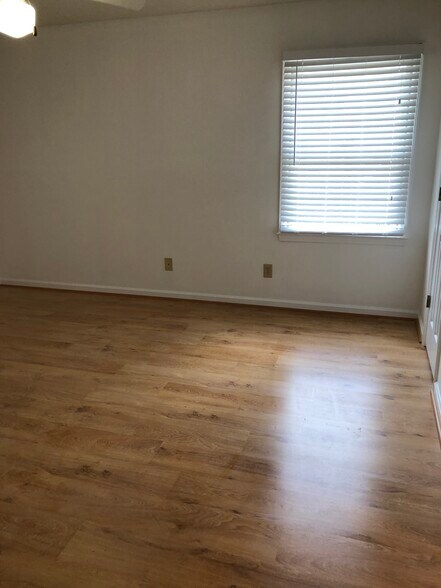 Building Photo - 3701 Cotswold Ter