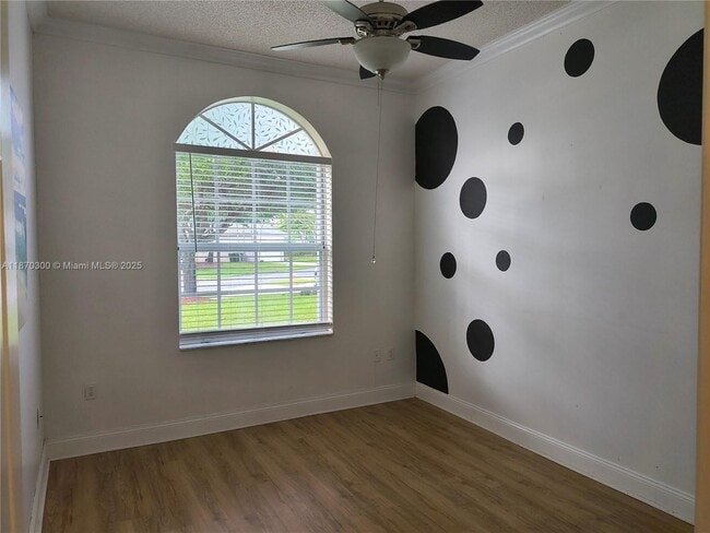 Building Photo - 440 SE 25th Dr