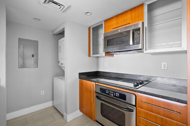 Building Photo - 610 W Las Olas Blvd