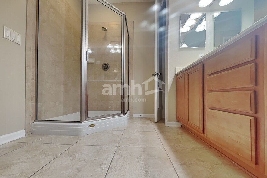 Building Photo - 3901 Ringneck Dr