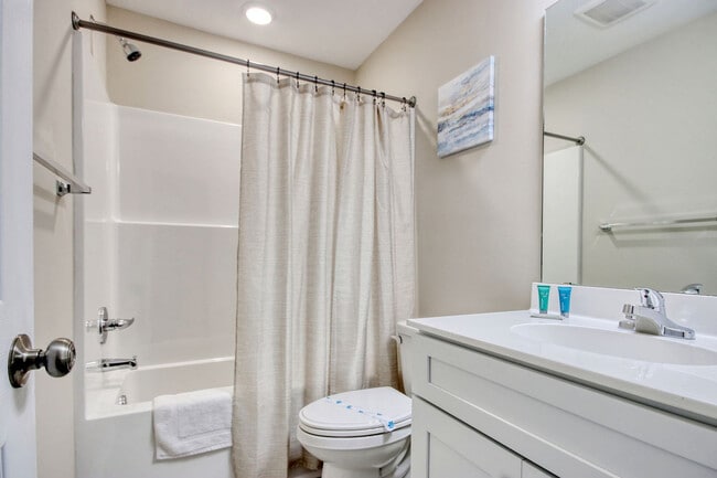 Building Photo - 485 White River Dr