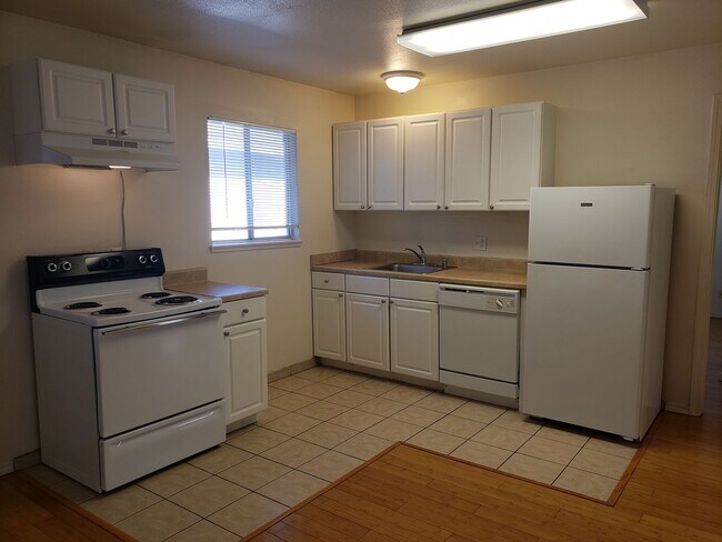 Building Photo - 746 Rancheria Dr