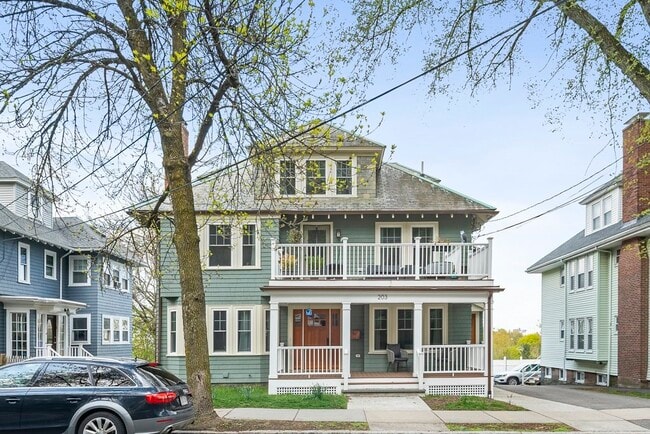 Building Photo - 203 Winchester St