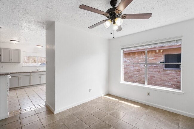 Building Photo - 1666 Meadow Green Dr