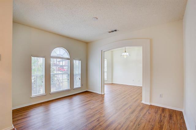 Building Photo - 4717 Woodhaven Ln