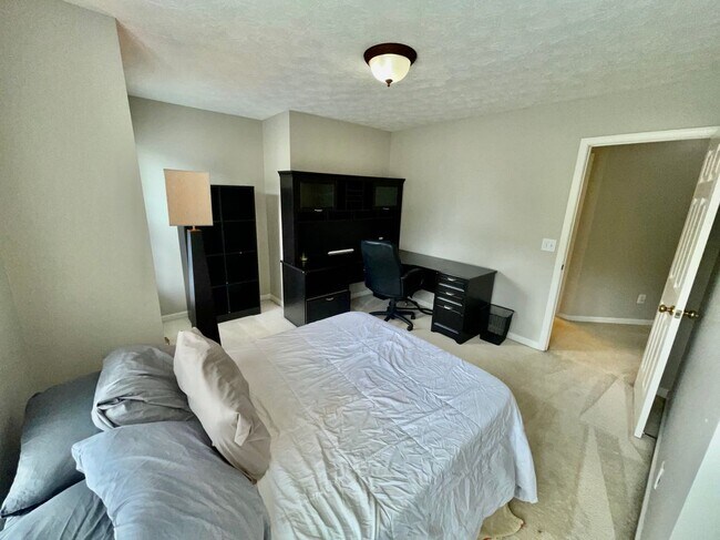Building Photo - 2465 Lunetta Ln