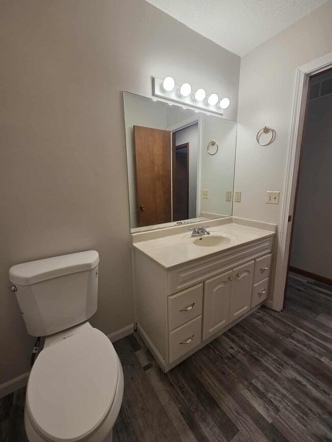 Building Photo - Spacious Home for Rent!