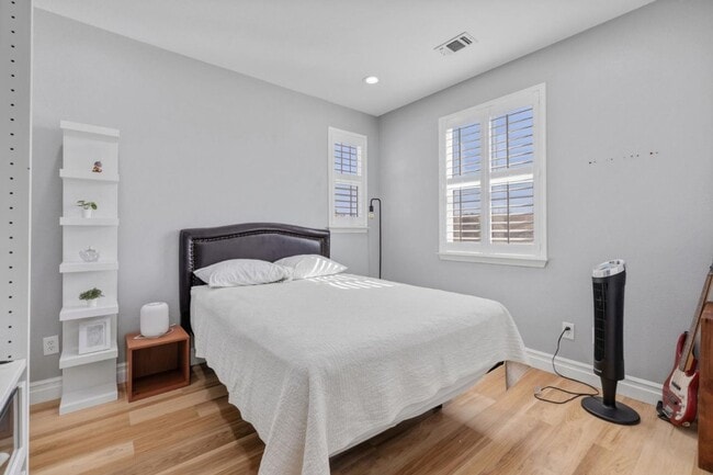 Building Photo - Spacious Detached Home in the Basking Ridge Community