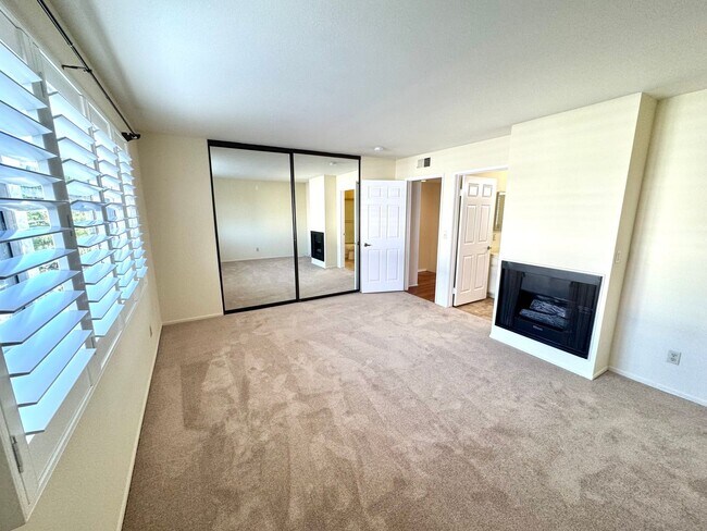 Building Photo - 12251 Moorpark St