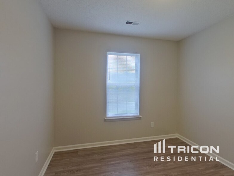 Building Photo - 1128 Summit Hills Dr