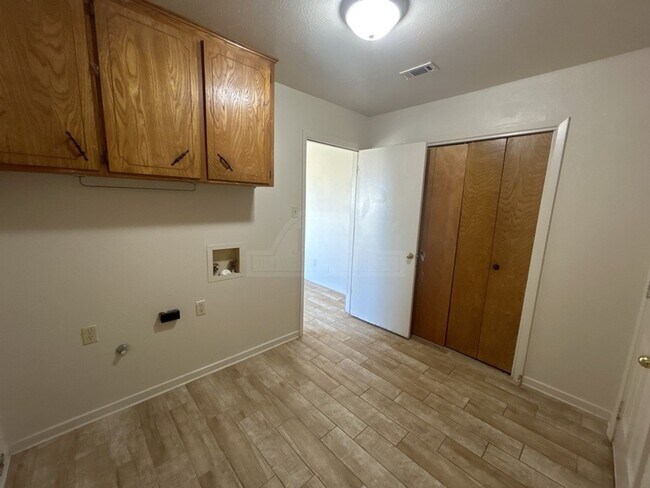 Building Photo - 2401 Mather Dr