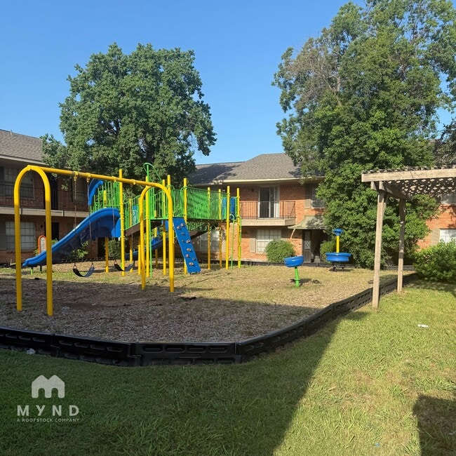 Building Photo - 3624 Parkridge Dr