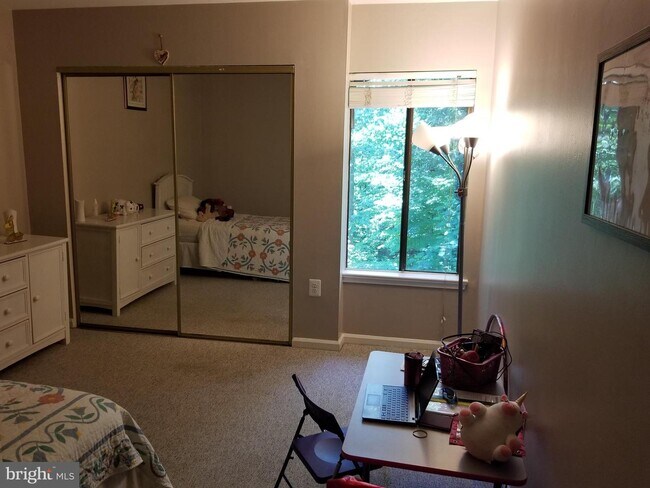 Building Photo - 8044 Inverness Ridge Rd