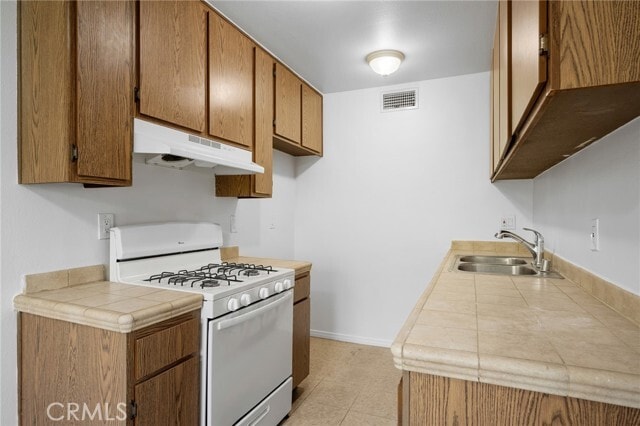 Building Photo - 16226 Vanowen St