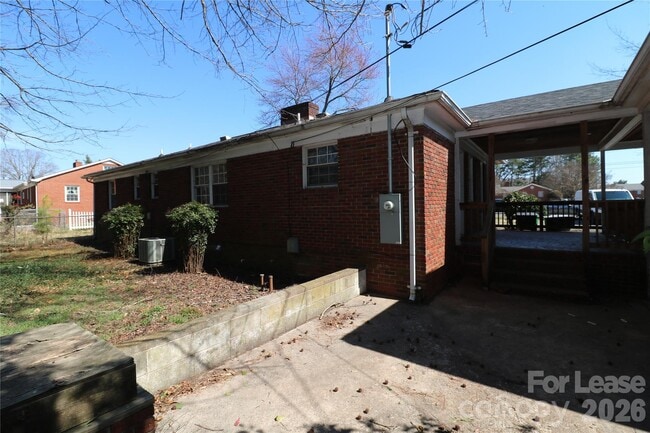 Building Photo - 3741 N Sharon Amity Rd