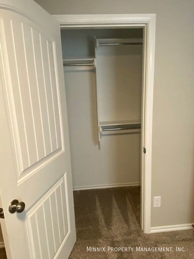 Building Photo - 1217 E 89th St