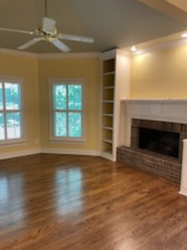 Building Photo - 255 Stonewood Dr