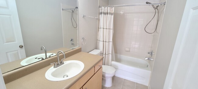 Building Photo - 940 Village Trail