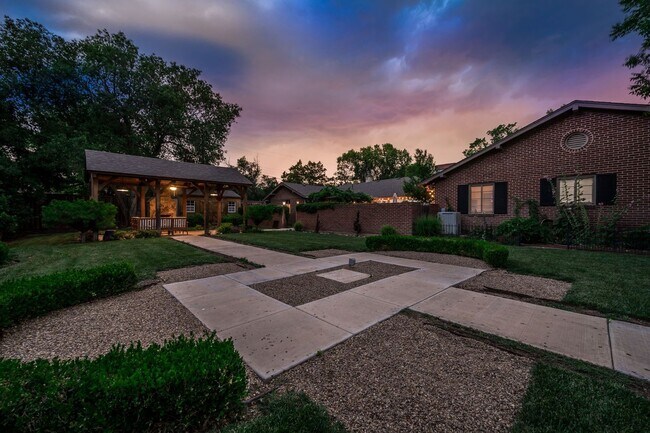 Building Photo - Must see, beautiful home!