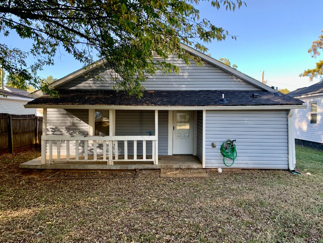 Building Photo - "5 Points Beauty 2-Bed Oasis in Huntsville. $500 off one month with 18 month lease!!!