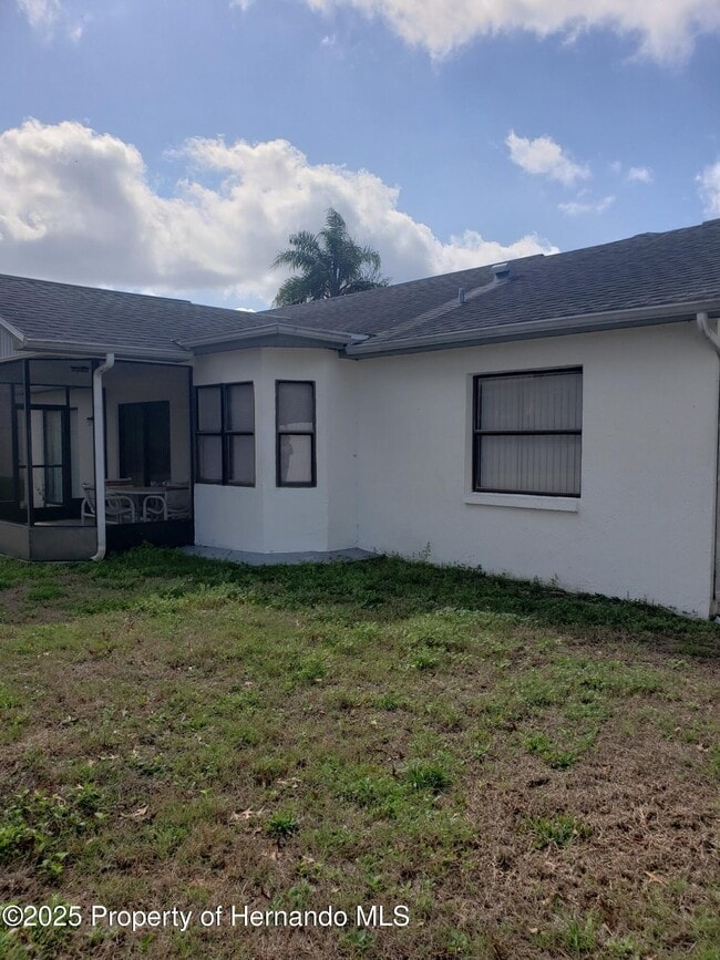 Building Photo - 7431 Flyway Dr