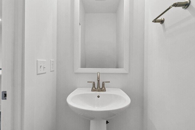 Building Photo - 110 Crimson St