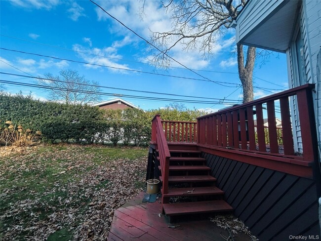 Building Photo - 16 Middle Ln