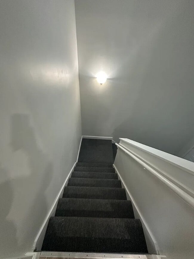 Building Photo - 15 Joy St