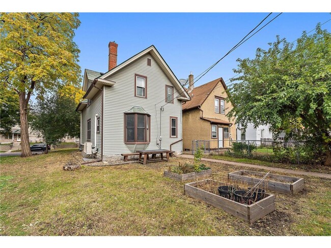 Building Photo - 882 Aurora Ave