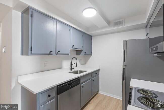 Building Photo - 207 S Patrick St