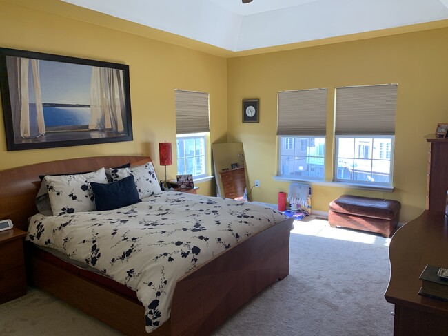 Building Photo - 700 Crooked Creek Dr