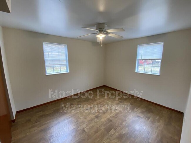 Building Photo - 423 Hill St