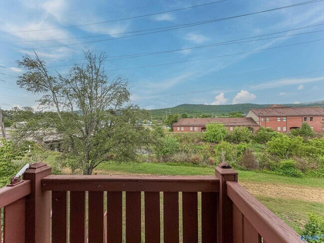 Building Photo - 10007 Meredith Ln SE