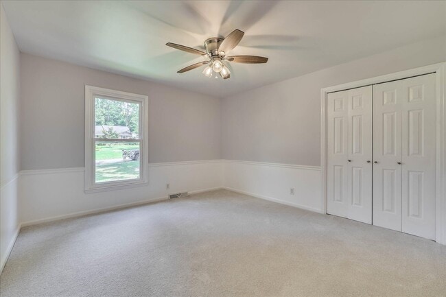 Building Photo - 2111 Huron Dr