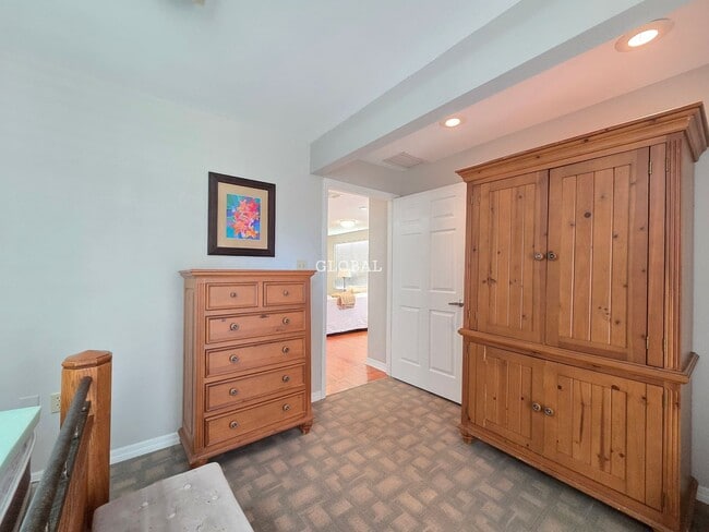 Building Photo - Charming 2-Bedroom Home within 3 miles of ...