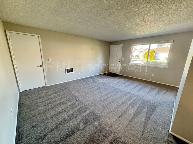 Building Photo - 3690 NE 8th St