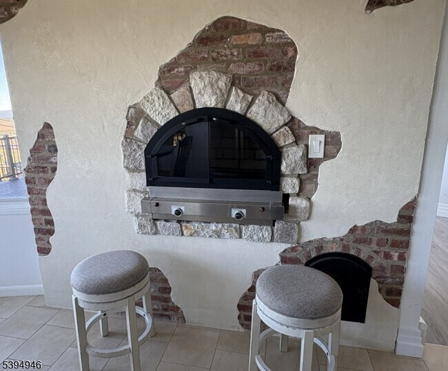 Building Photo - 4 Vista Ln