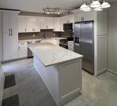 Building Photo - 3161 Meridian Way S