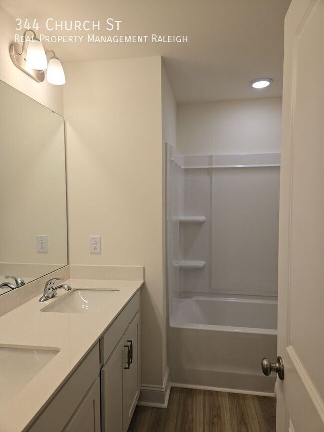 Building Photo - 344 Church St