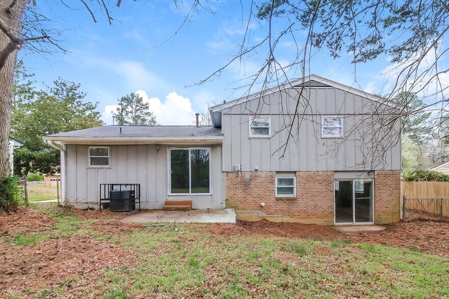 Building Photo - 694 Dixon Rd