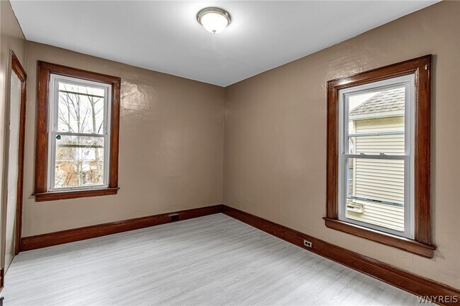 Building Photo - 37 Alsace Ave