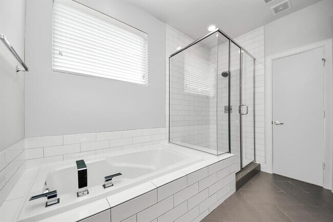 Building Photo - 310 Eado Park Cir
