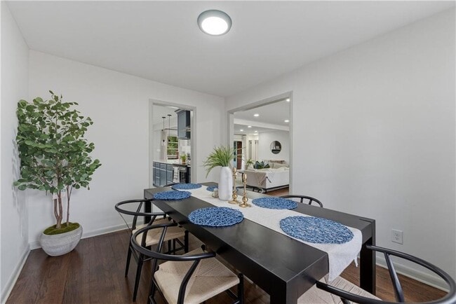 Building Photo - 2393 Lilla Cir SW