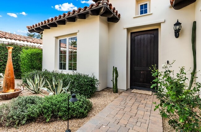 Building Photo - 56738 Palms Dr