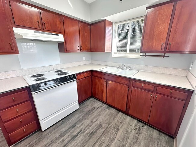 Building Photo - 23 Ridgewood St