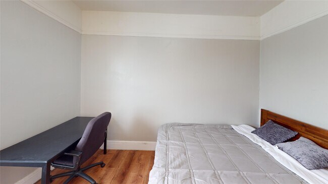 Building Photo - 99 Oak St